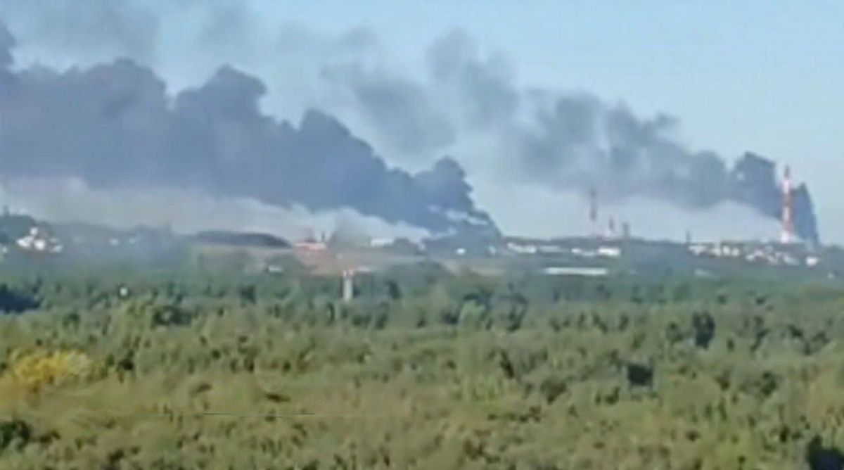 Сили оборони вдарили дронами FP-1 по одному з найбільших НПЗ Росії 