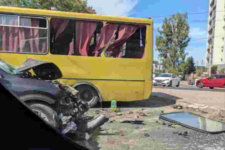 10 людей постраждали в ДТП службового автобуса та легковика у Львові