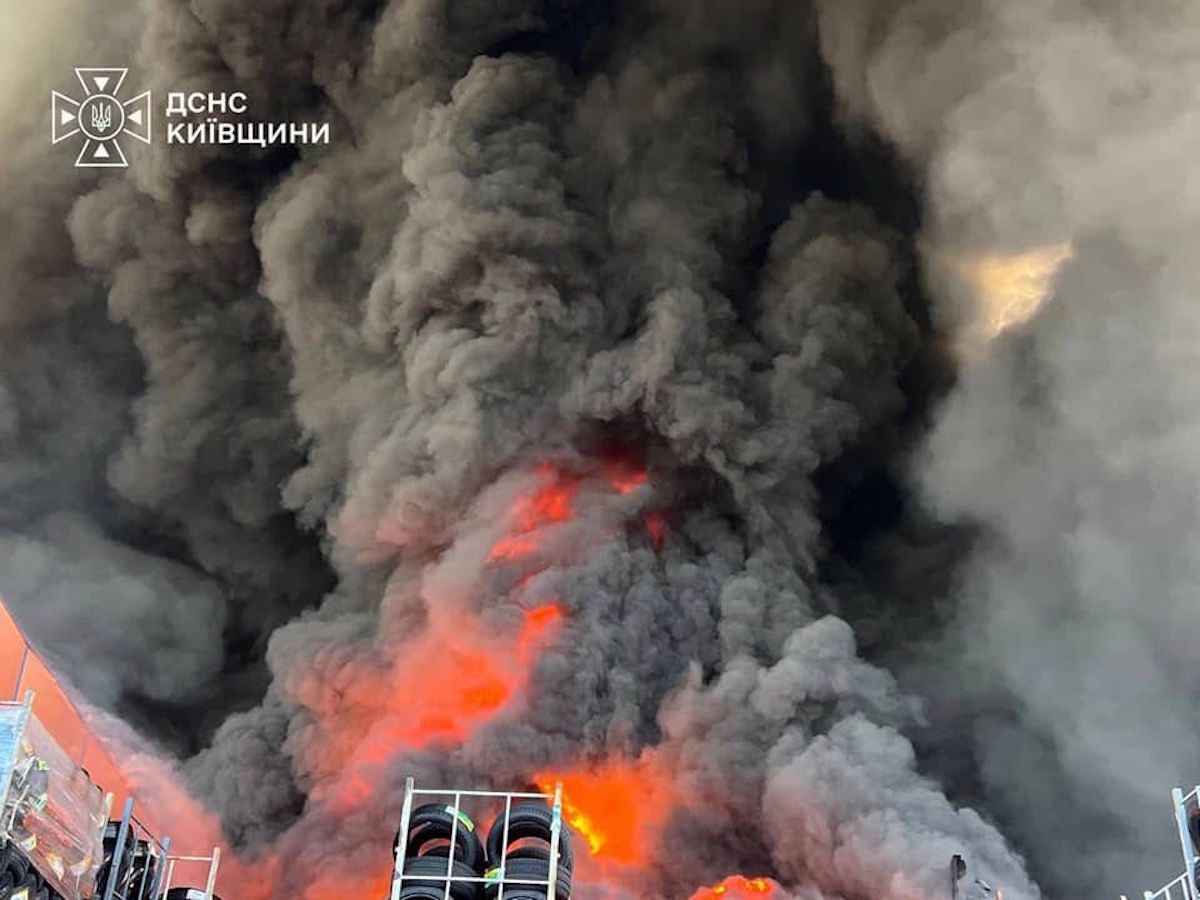 Зеленський назвав злочином розміщення складу боєприпасів поруч із людьми на Київщині