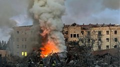 Росіяни атакували медичний заклад у Херсоні та багатоповерхівку в Словʼянську, є постраждалі