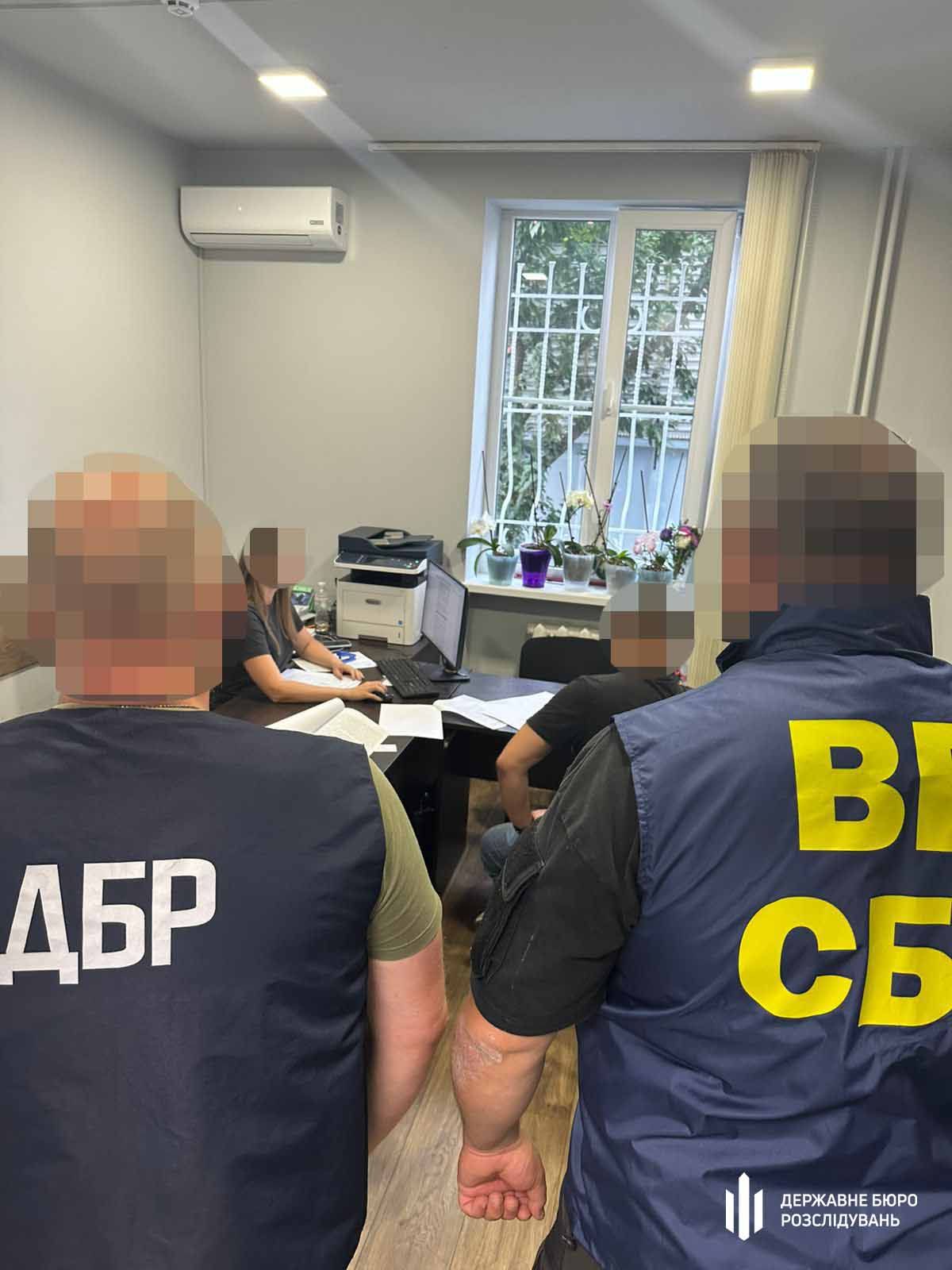 Працівників СБУ на Закарпатті підозрюють у переправленні мешканців Львівщини через кордон