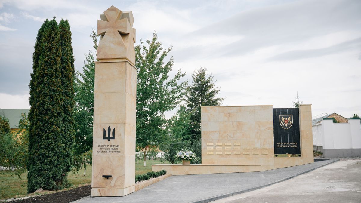 У Дрогобичі встановили меморіал загиблим військовим бригади «Чорний ліс»