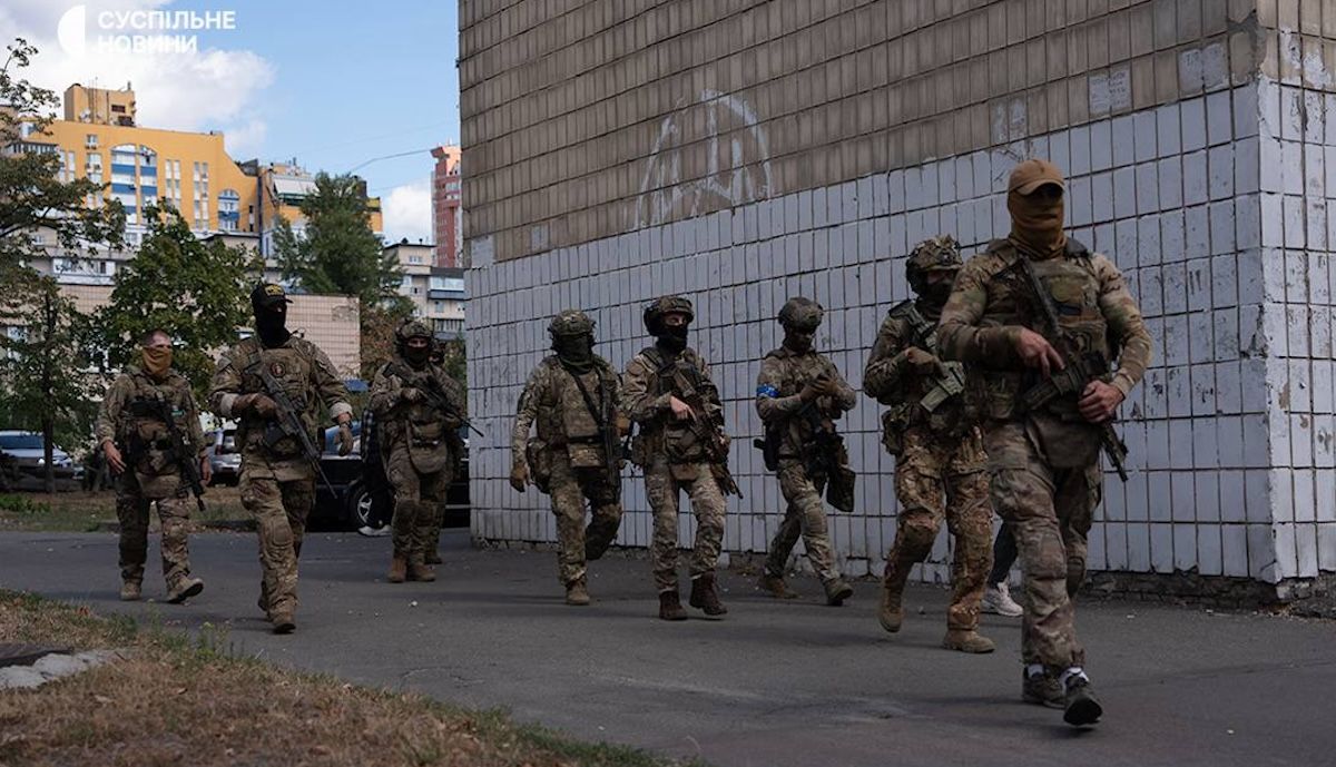 Чому СБУ стріляла в ГУР і до чого тут викрадення військового?