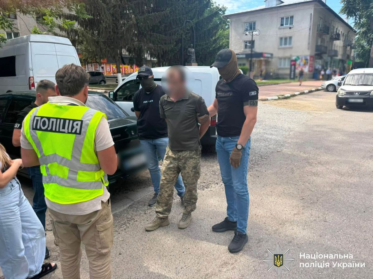 Офіцер із Прикарпаття за хабар пропонував працевлаштувати мобілізованого у ТЦК