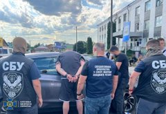 Працівника ТЦК на Хмельниччині викрили на продажі тилових посад за 7 тис. доларів
