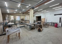 Військові на Житомирщині замість служби понад рік працювали на меблевому заводі 