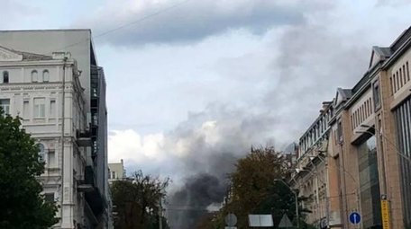 Росіяни дроном атакували будівлю СБУ в центрі Києва