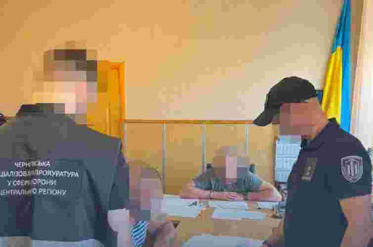 На Чернігівщині оголосили підозру сержанту ТЦК, який зламав чоловіку руку під час затримання