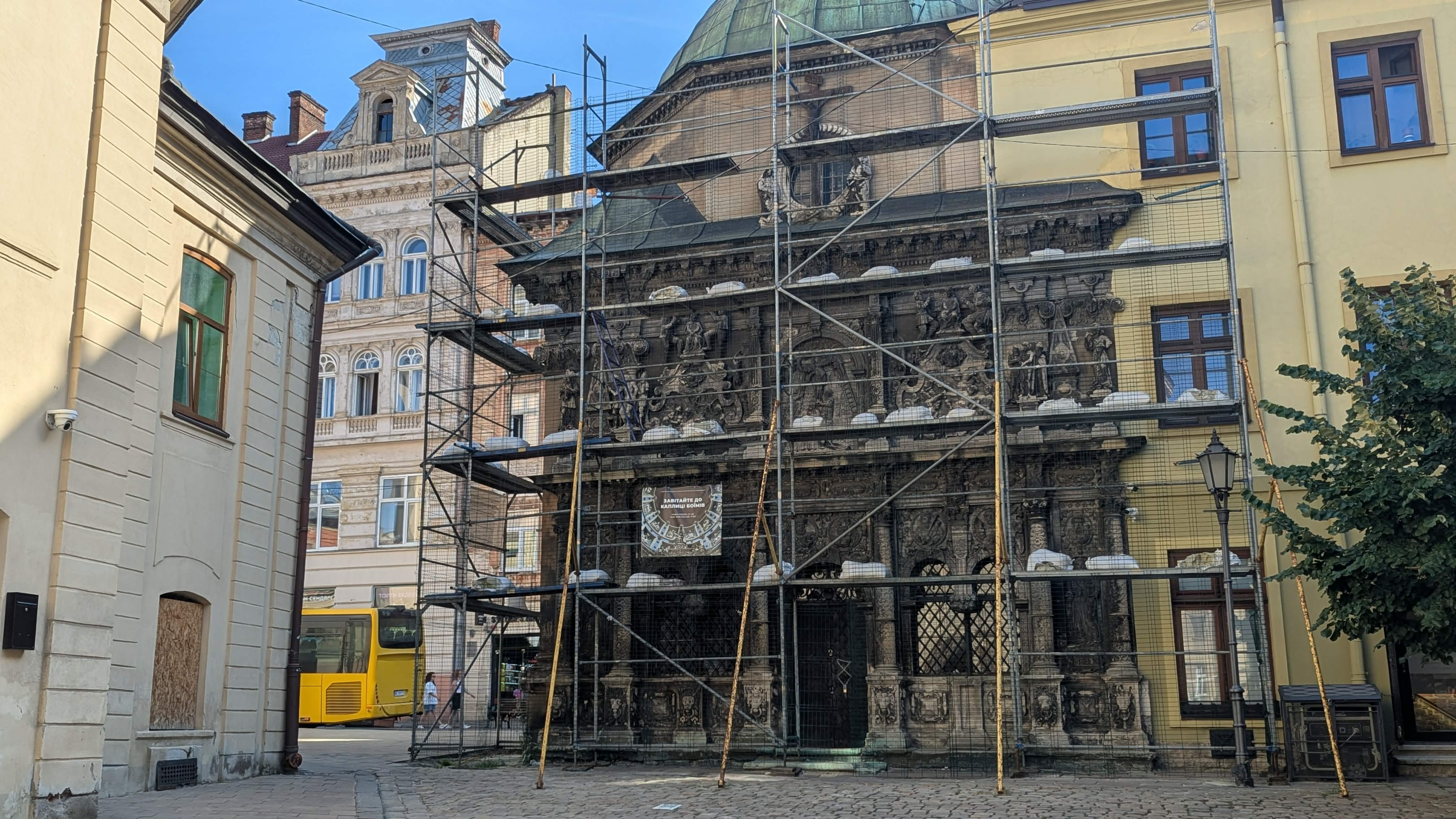 Каплиця Боїмів є окрасою Катедральної площі (фото ZAXID.NET)
