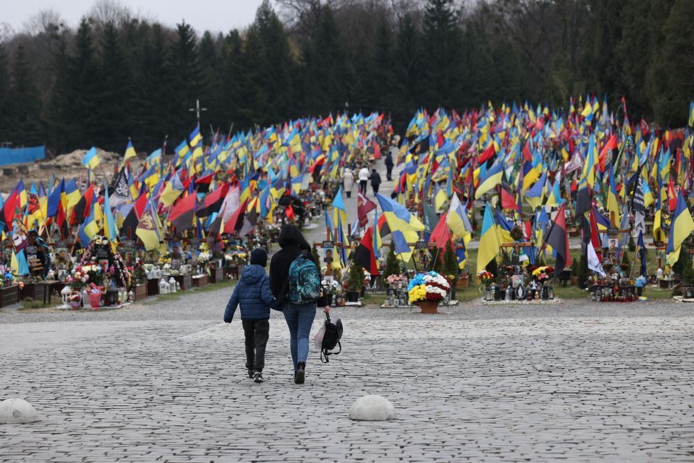 На вул. Мечникова є поле почесних поховань військових (фото ЛМР)