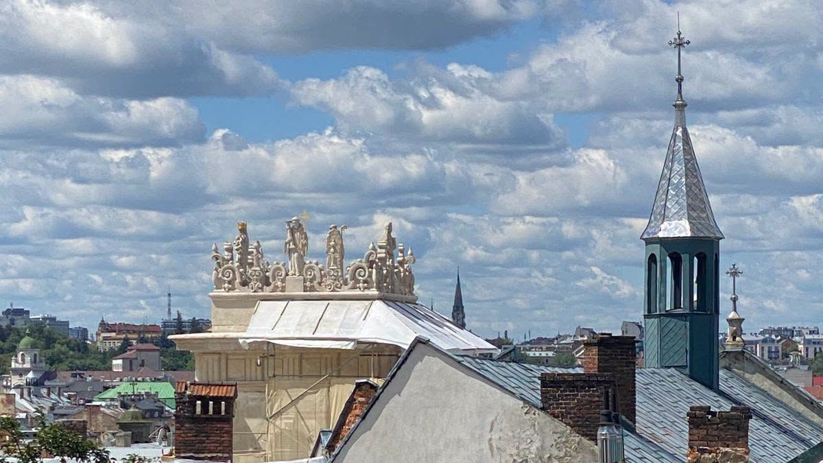 У Львові реставрують фасад колишнього найдавнішого католицького жіночого монастиря

