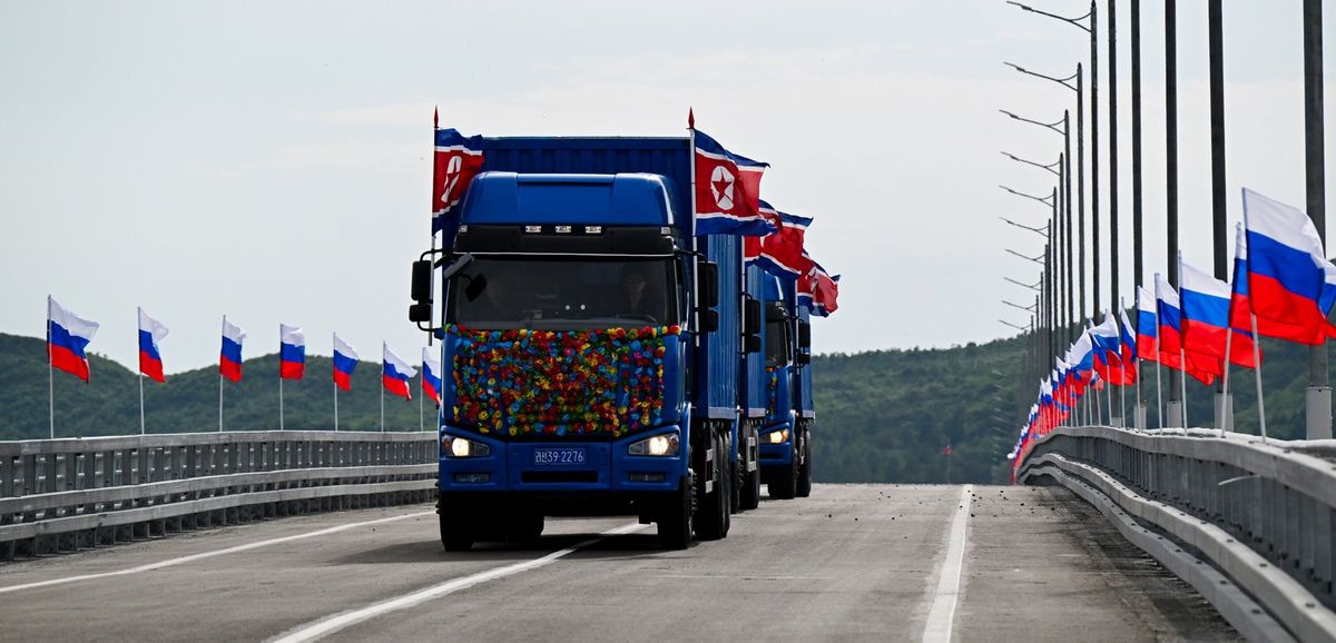 Росія та КНДР відкрили автомобільний міст, що спростить транспортування військових вантажів