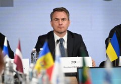 Зеленський зустрівся з Арахамією і Кравченком для обговорення відставки генпрокурора, – УП