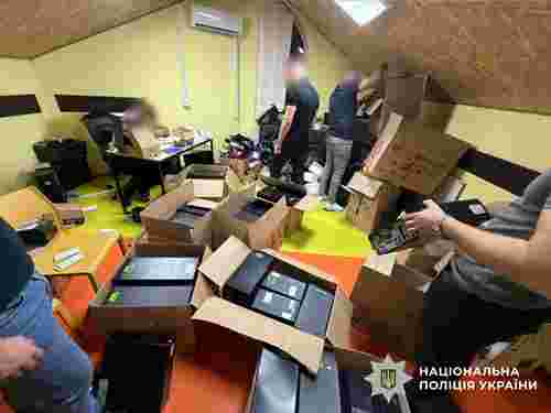  У Луцьку ліквідували шахрайський кол-центр із щомісячним доходом у 500 тис. доларів