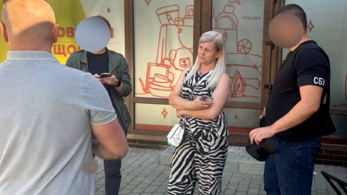На Закарпатті затримали викладачку коледжу за фіктивне оформлення студентів-ухилянтів