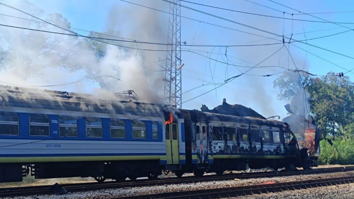 Росіяни атакували ударним дроном пасажирський поїзд на Харківщині, є поранені