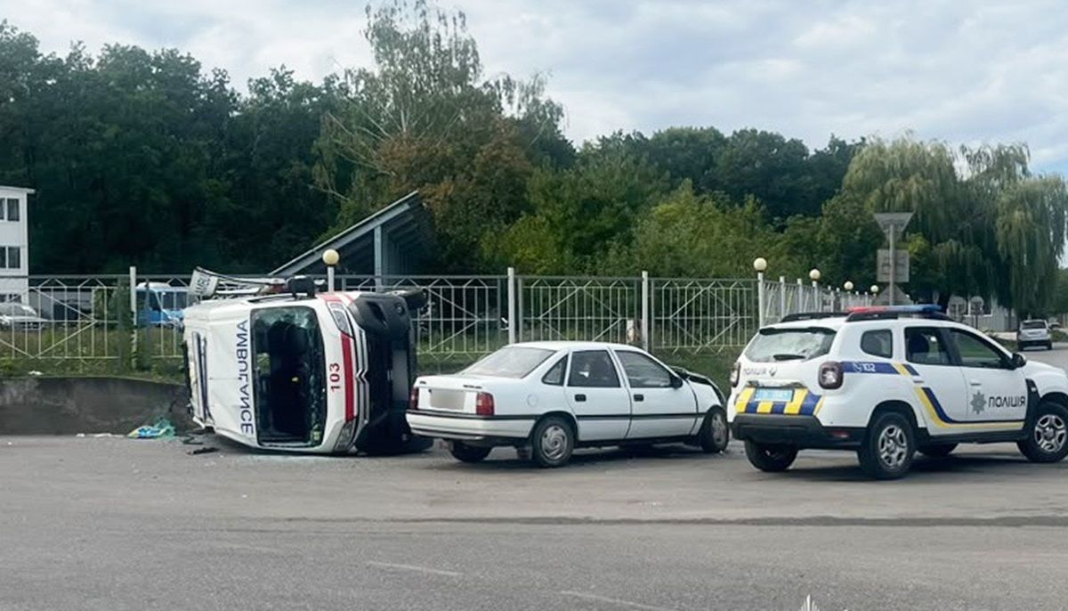 П'ятеро буковинців травмувалися внаслідок ДТП зі швидкою допомогою
