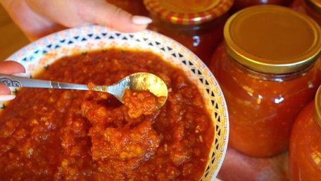 Не лише з помідорів: 3 нестандартні рецепти аджики на зиму