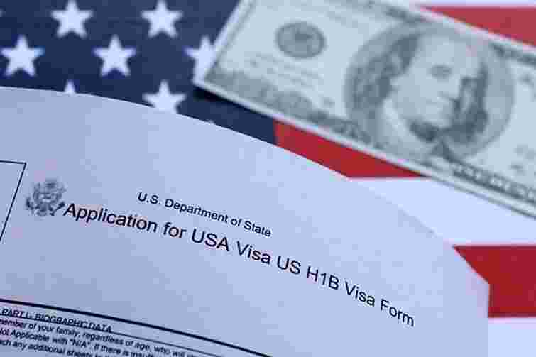 США відновили розгляд імміграційних віз для Угорщини та Польщі
