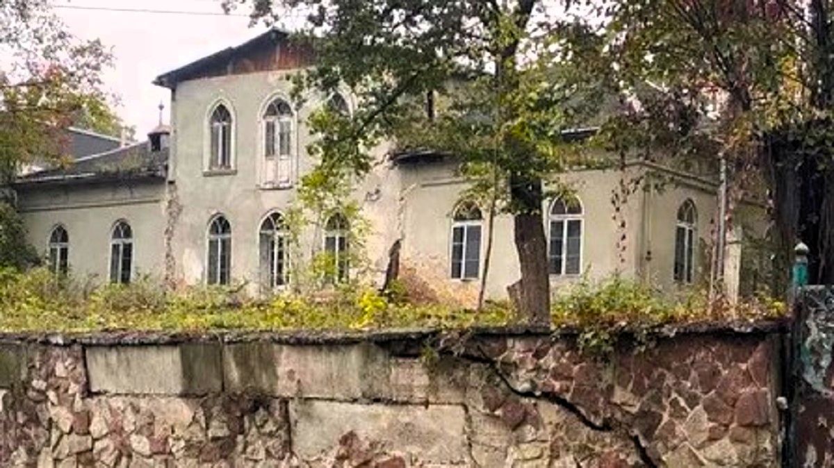 У Калуші за понад 6 млн грн продають колишню будівлю військкомату