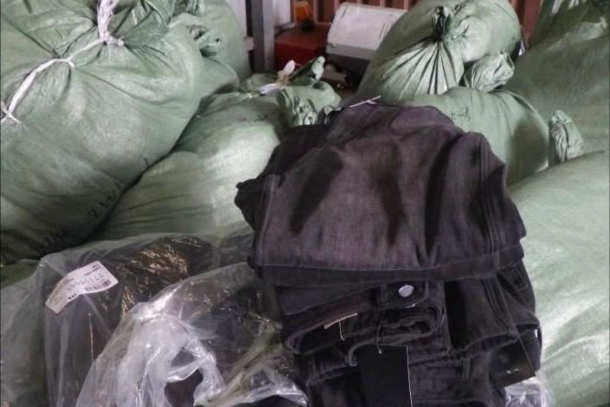 Луцькі митники вилучили в імпортера з Черкас тонну незадекларованих джинсів