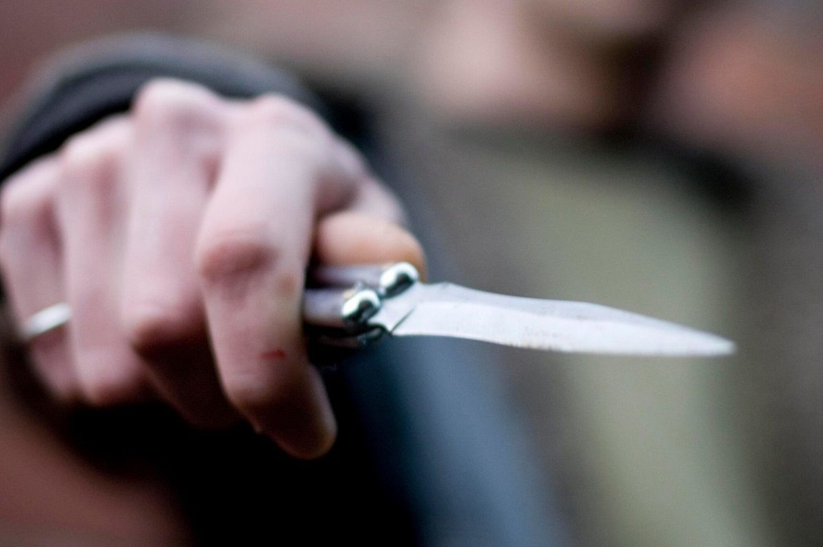 Суд у Львові звільнив від покарання нападника, який ножем поранив поліцейського