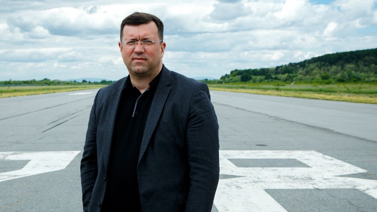 Закарпатські депутати звільнили останнього директора аеропорту «Ужгород»