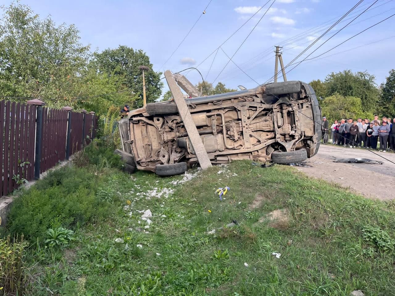 Пошкоджений внаслідок перекидання бус ТЦК