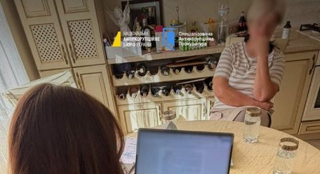 Заступницю начальника податкової Тернопільщини затримали за систематичне хабарництво