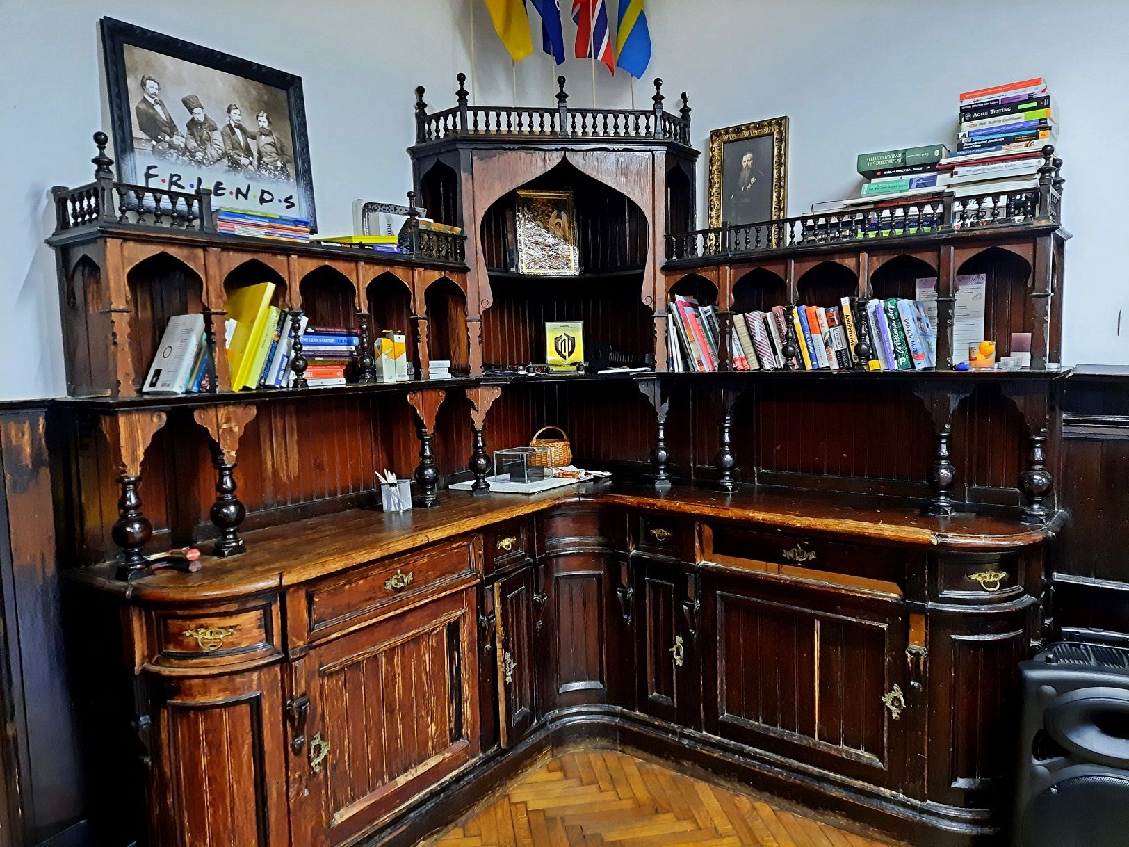Оригінальні меблі Юліана Захаревича