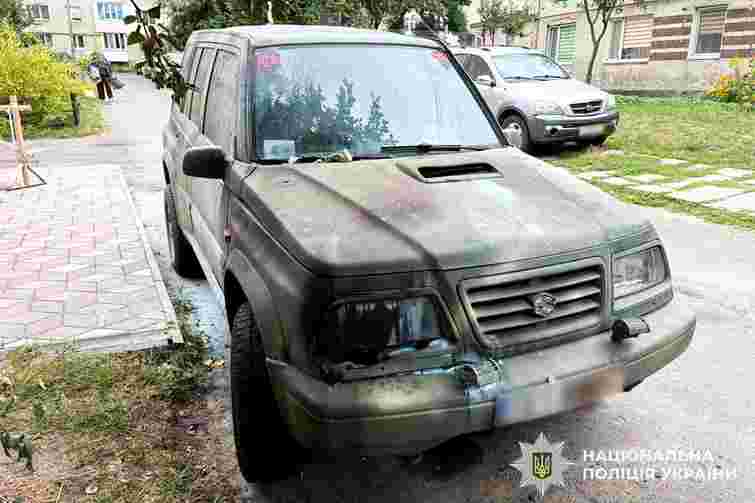 У Рівному 18-річний хлопець за 1500 доларів підпалив авто військового