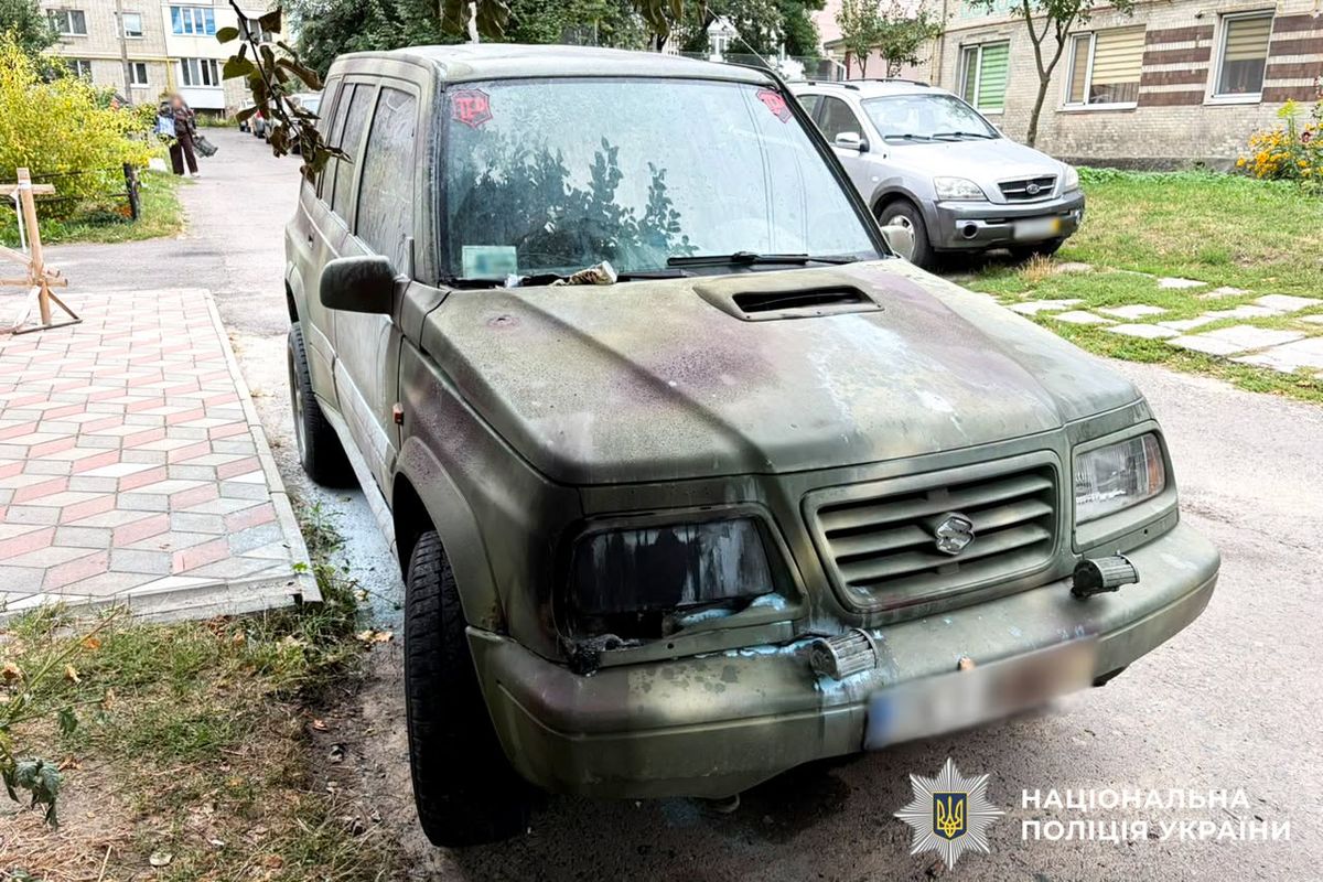 У Рівному 18-річний хлопець за 1500 доларів підпалив авто військового