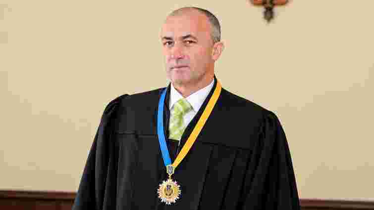 В автівці судді на Прикарпатті знайшли пристрій для прослуховування