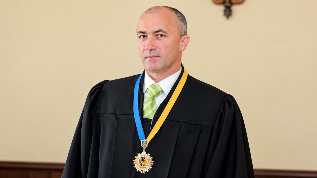 В автівці судді на Прикарпатті знайшли пристрій для прослуховування