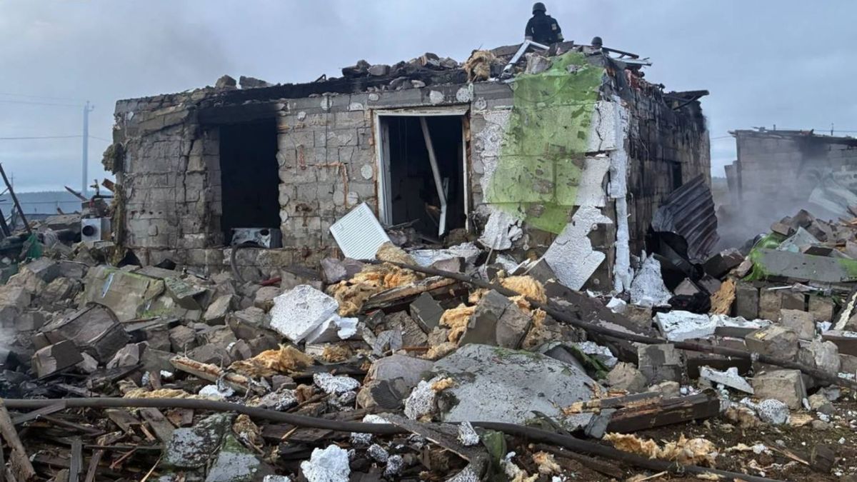 На Київщині росіяни вдарили по будинку багатодітної родини, пʼятеро постраждалих