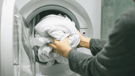 Штори не доведеться прасувати: як правильно їх випрати та висушити