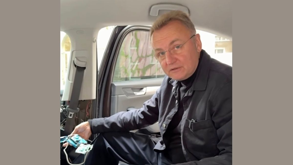 У службовому авто мера Львова виявили прослушку