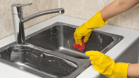 Як почистити мийку з нержавійки й не зіпсувати її: корисні поради