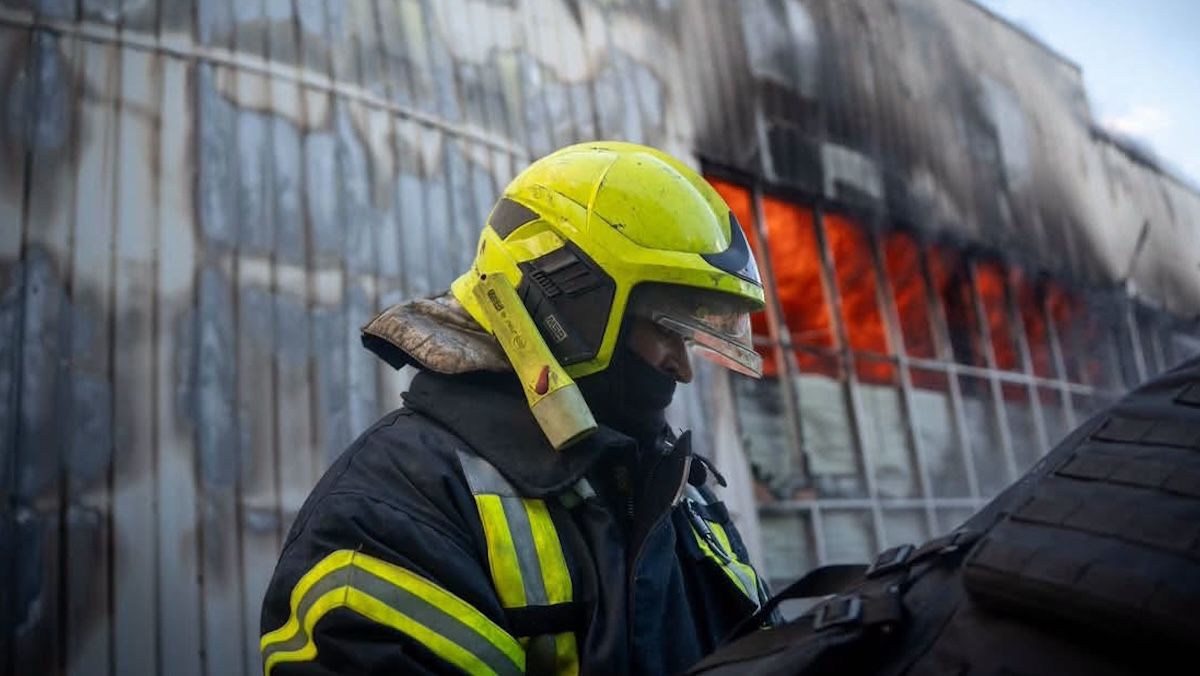 Росія атакувала Київ хвилями дронів, пошкоджені складські приміщення