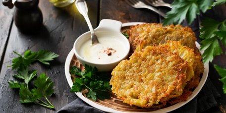Хрусткі деруни з сиром. Рецепт дня