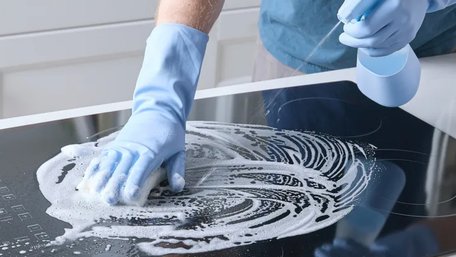 Як відмити індукційну плиту й не залишити подряпини
