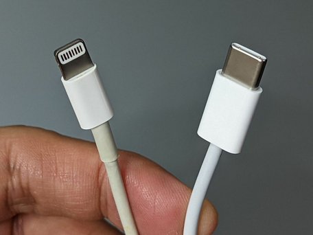 USB-C чи Lightning: який кабель довше прослужить і витримає більше заряджань