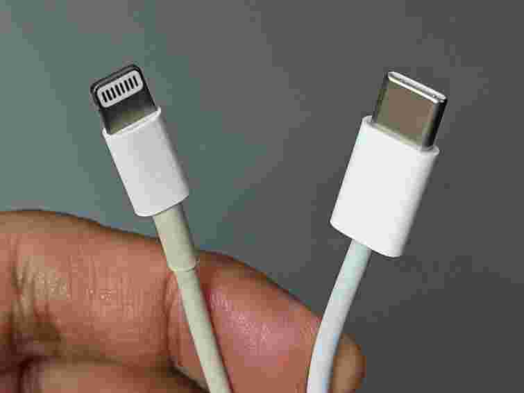 USB-C чи Lightning: який кабель довше прослужить і витримає більше заряджань