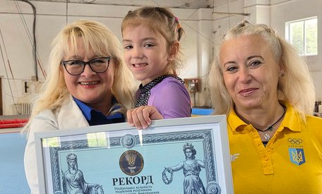 7-річна львів'янка виконала 101 підйом розгином і встановила рекорд України. Відео дня