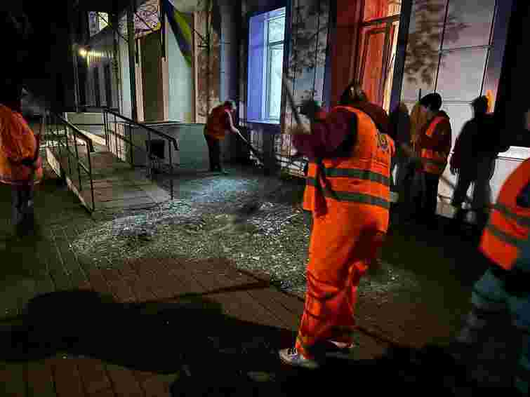 В Одесі через атаку РФ пошкоджені поліклініка, школа та житлові будинки
