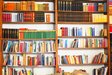Щоб стелаж не виглядав як склад: 6 правил оформлення книжкових полиць