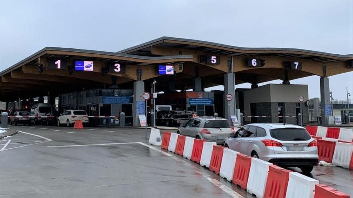 Польща евакуювала два пункти пропуску на кордоні з Волинню