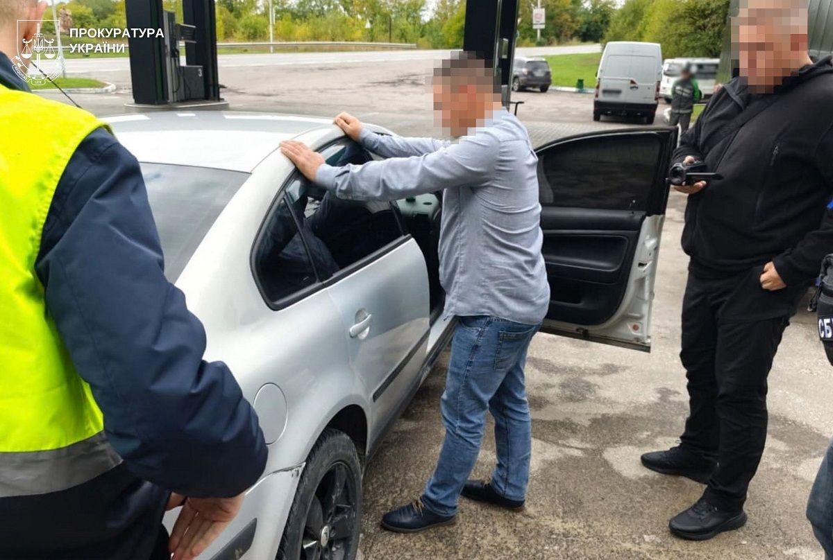 Посадовця Бібрської міськради затримали на хабарі 500 доларів