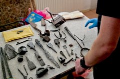 Житель Тернопільщини пересилав скіфські та козацькі артефакти до США та Європи