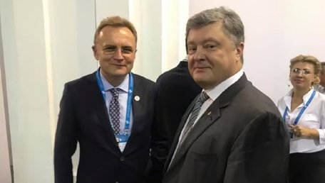Андрій Садовий закликав Петра Порошенка не допустити знищення Львівського аеропорта